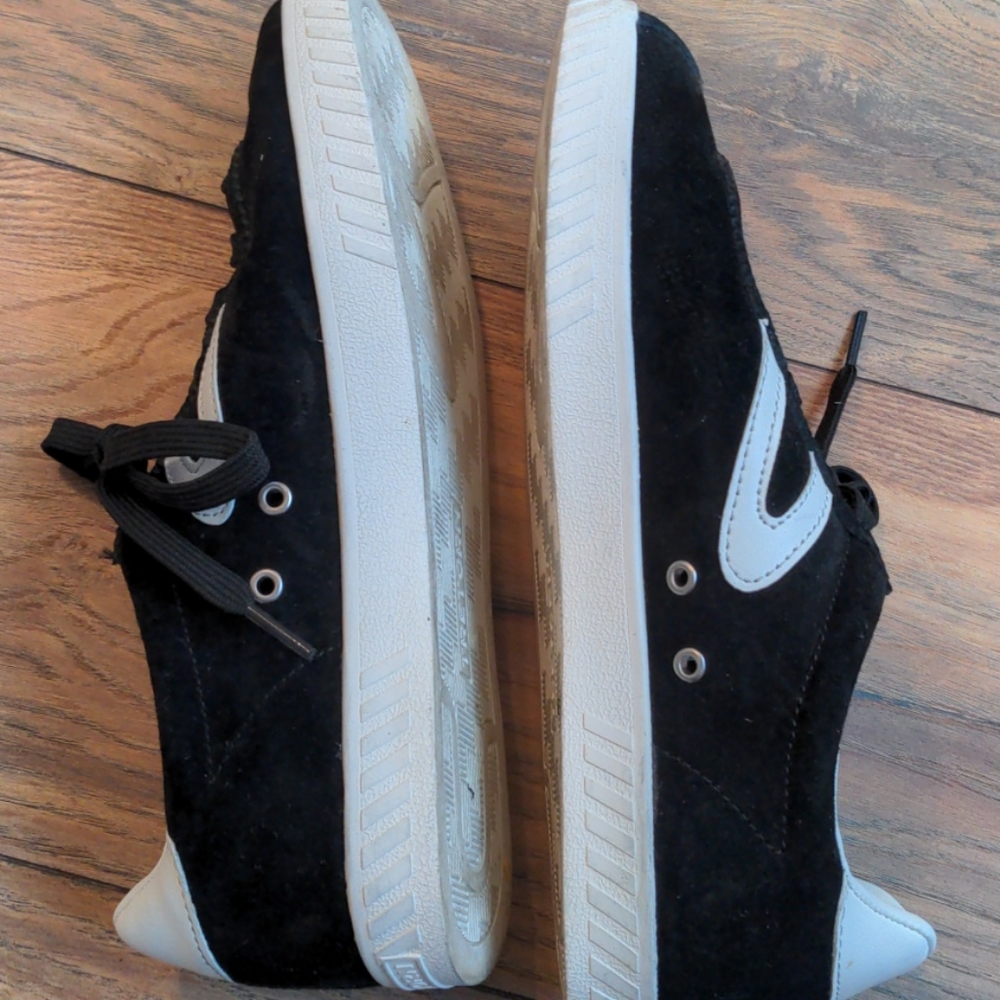 Tretorn Black Suede sneakers size 6.5